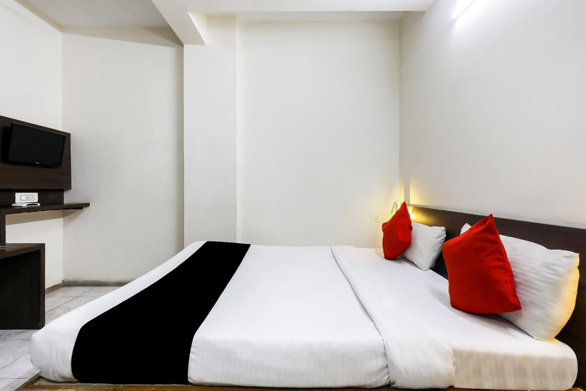 Collection O 3761 Hotel Shree Datta Indore Exterior photo