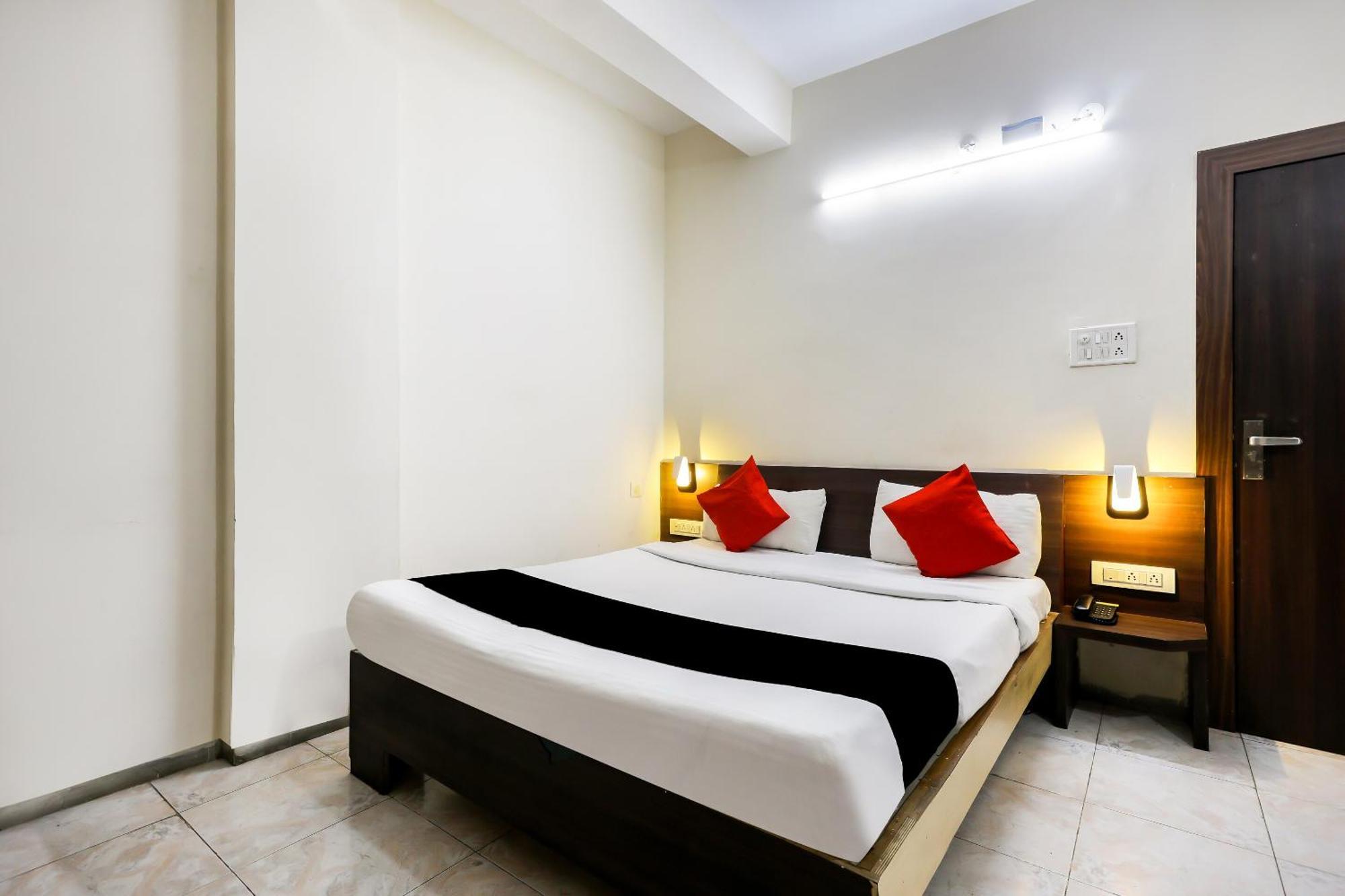 Collection O 3761 Hotel Shree Datta Indore Exterior photo