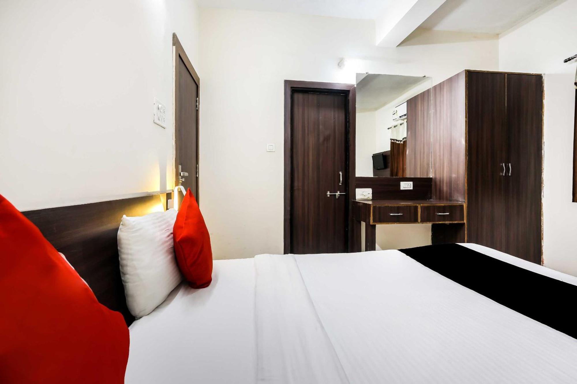 Collection O 3761 Hotel Shree Datta Indore Exterior photo